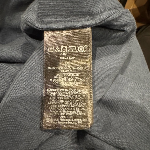 GAP Blueish Gray Short Sleeve Tee with white dove in back - Picture 5 of 5